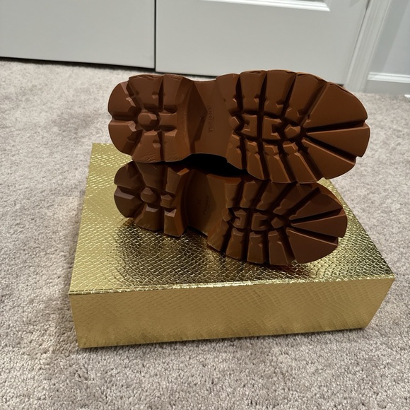 Boot - Picture 8 of 9